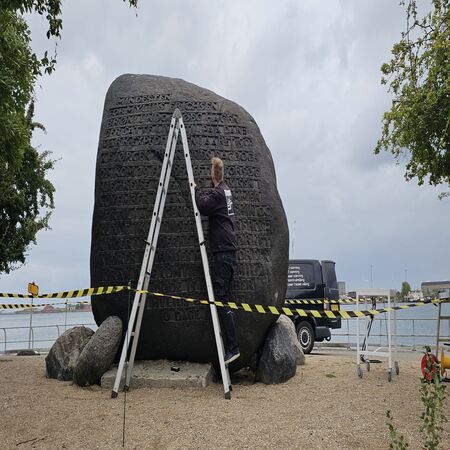 Preparation for 3D scanning of memorial stone